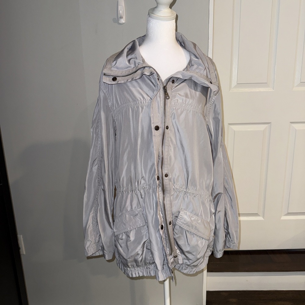 Chicos Size 3 Gray Jacket Spring Lightweight Rain Coat Utility Pockets‎ Cinch